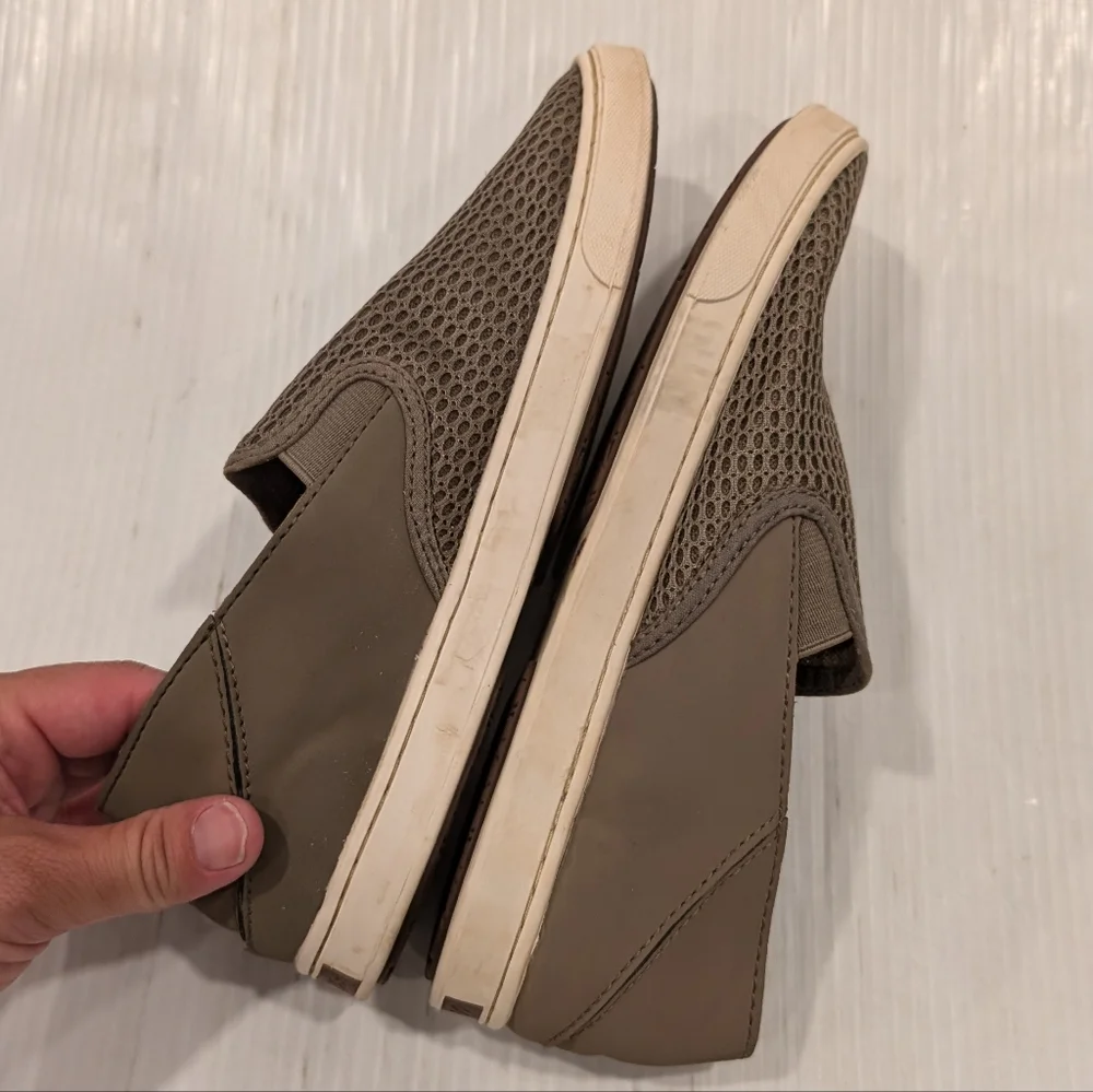 OLUKAI Pehuea tan green slip-on sneakers loafers size 8.5